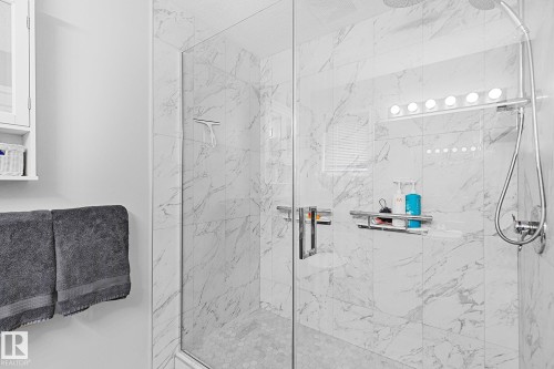 1035 Macewan Close, Edmonton, AB - Indoor Photo Showing Bathroom