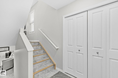 1035 Macewan Close, Edmonton, AB - Indoor Photo Showing Other Room