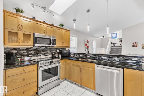 1035 Macewan Close, Edmonton, AB - Indoor Photo Showing Kitchen With Double Sink With Upgraded Kitchen
