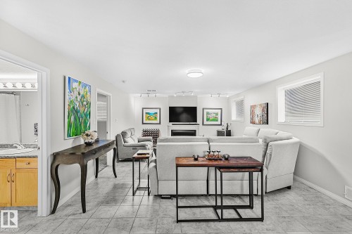 1035 Macewan Close, Edmonton, AB - Indoor