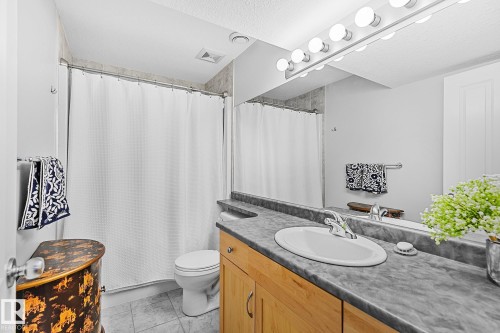 1035 Macewan Close, Edmonton, AB - Indoor Photo Showing Bathroom