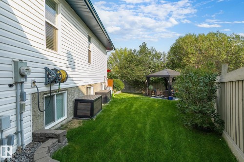 1035 Macewan Close, Edmonton, AB - Outdoor