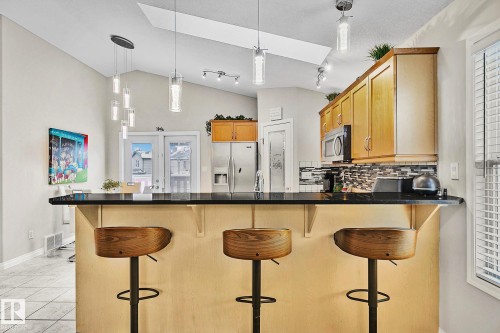 1035 Macewan Close, Edmonton, AB - Indoor Photo Showing Kitchen With Upgraded Kitchen