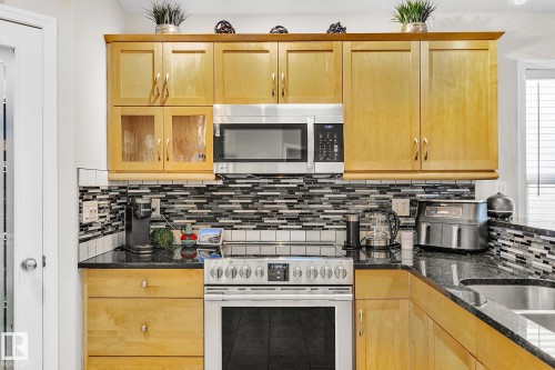 1035 Macewan Close, Edmonton, AB - Indoor Photo Showing Kitchen