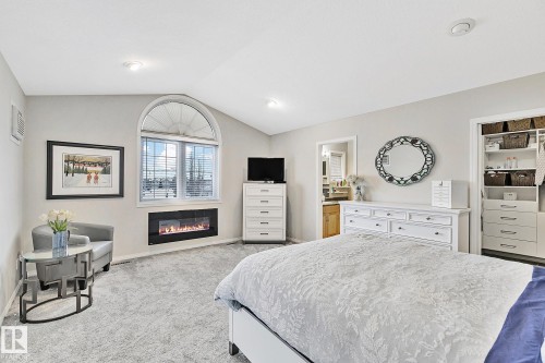 1035 Macewan Close, Edmonton, AB - Indoor Photo Showing Bedroom