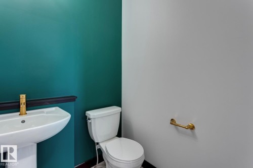 148 Catria Point(E), Sherwood Park, AB - Indoor Photo Showing Bathroom