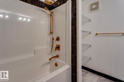 148 Catria Point(E), Sherwood Park, AB - Indoor Photo Showing Bathroom