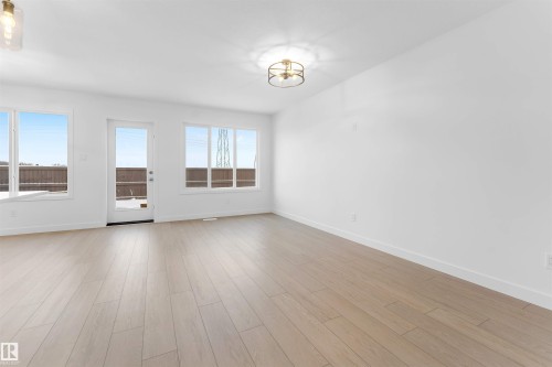 18904 29 Avenue, Edmonton, AB - Indoor Photo Showing Other Room