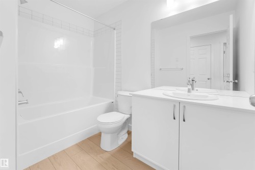 18904 29 Avenue, Edmonton, AB - Indoor Photo Showing Bathroom