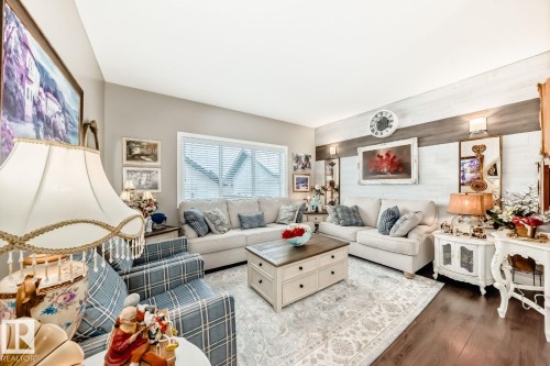 18136 76 Street, Edmonton, AB - Indoor Photo Showing Living Room
