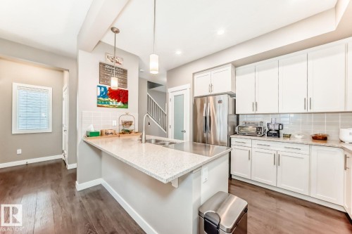 18136 76 Street, Edmonton, AB - Indoor Photo Showing Kitchen With Double Sink With Upgraded Kitchen
