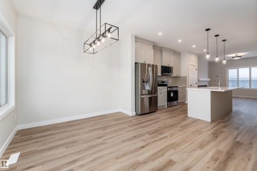 8532 96 Avenue, Morinville, AB - Indoor Photo Showing Kitchen With Upgraded Kitchen