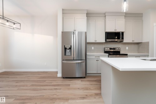 8532 96 Avenue, Morinville, AB - Indoor Photo Showing Kitchen With Upgraded Kitchen