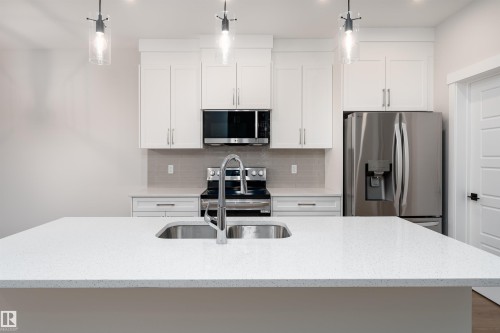 8530 96 Avenue, Morinville, AB - Indoor Photo Showing Kitchen With Double Sink With Upgraded Kitchen