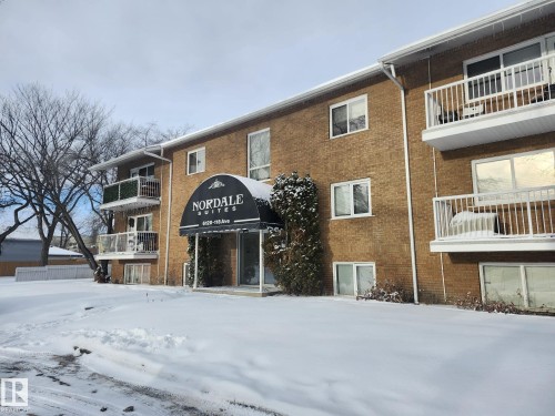 4 6120 118 Avenue, Edmonton, AB - Outdoor