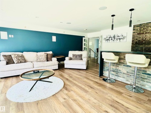 32 51025 Range Road 222, Rural Strathcona County, AB - Indoor Photo Showing Living Room
