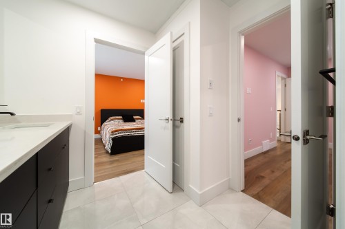 32 51025 Range Road 222, Rural Strathcona County, AB - Indoor Photo Showing Bathroom
