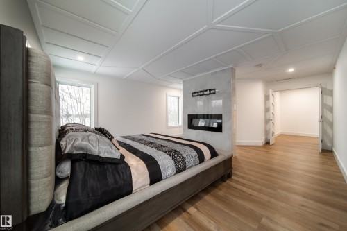 32 51025 Range Road 222, Rural Strathcona County, AB - Indoor Photo Showing Bedroom