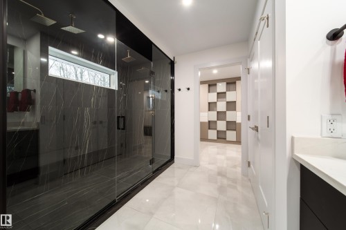 32 51025 Range Road 222, Rural Strathcona County, AB - Indoor Photo Showing Bathroom