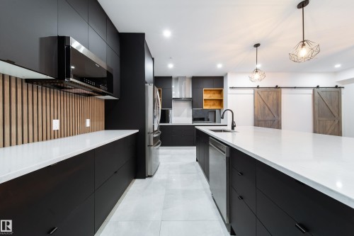 32 51025 Range Road 222, Rural Strathcona County, AB - Indoor Photo Showing Kitchen With Upgraded Kitchen