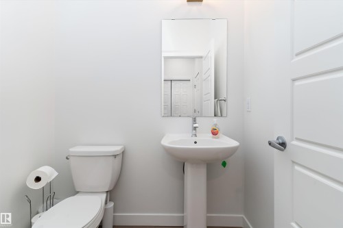 3543 Erlanger Link, Edmonton, AB - Indoor Photo Showing Bathroom