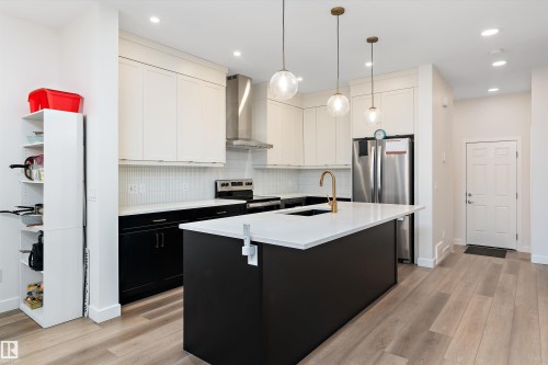 3543 Erlanger Link, Edmonton, AB - Indoor Photo Showing Kitchen With Stainless Steel Kitchen With Upgraded Kitchen