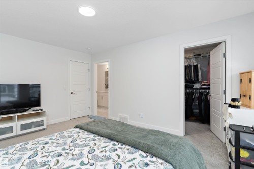 3543 Erlanger Link, Edmonton, AB - Indoor Photo Showing Bedroom
