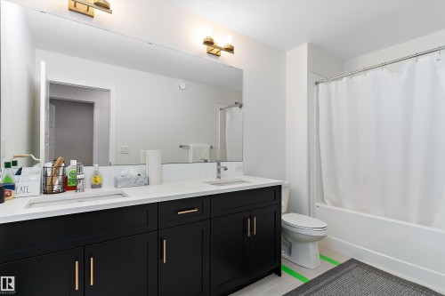 3543 Erlanger Link, Edmonton, AB - Indoor Photo Showing Bathroom