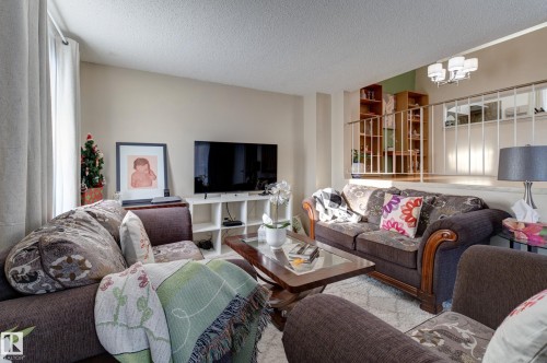 5626 19A Avenue, Edmonton, AB - Indoor Photo Showing Living Room