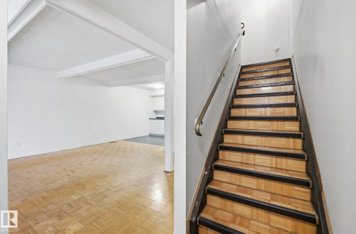 Edmonton, AB - Indoor Photo Showing Other Room