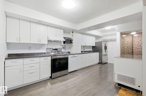 Edmonton, AB - Indoor Photo Showing Kitchen