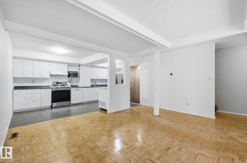 Edmonton, AB - Indoor Photo Showing Kitchen