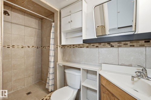 Edmonton, AB - Indoor Photo Showing Bathroom