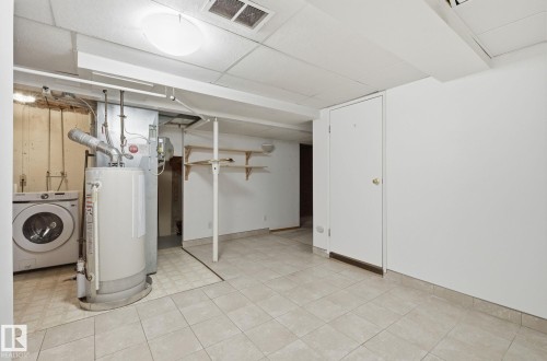 Edmonton, AB - Indoor Photo Showing Laundry Room