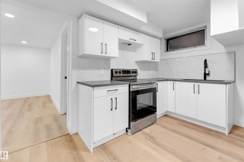 7303 130 Avenue, Edmonton, AB - Indoor Photo Showing Kitchen