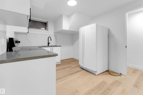 7303 130 Avenue, Edmonton, AB - Indoor