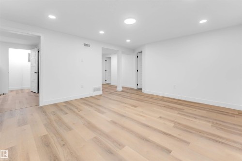 7303 130 Avenue, Edmonton, AB - Indoor Photo Showing Other Room