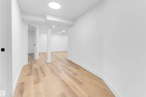 7303 130 Avenue, Edmonton, AB - Indoor Photo Showing Other Room