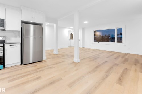 7303 130 Avenue, Edmonton, AB - Indoor Photo Showing Kitchen