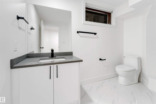 7303 130 Avenue, Edmonton, AB - Indoor Photo Showing Bathroom
