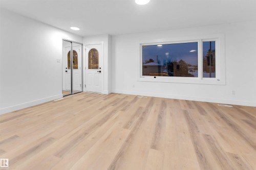 7303 130 Avenue, Edmonton, AB - Indoor