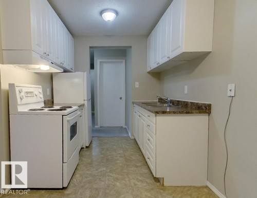 305 10330 113 Street, Edmonton, AB - Indoor Photo Showing Kitchen