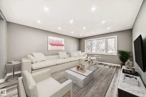 7011 135A Avenue, Edmonton, AB - Indoor Photo Showing Living Room