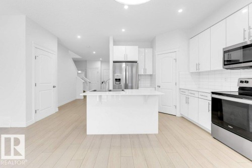 1322 16A Street, Edmonton, AB - Indoor Photo Showing Kitchen With Upgraded Kitchen