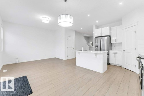 1322 16A Street, Edmonton, AB - Indoor Photo Showing Kitchen With Upgraded Kitchen