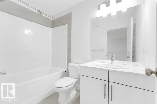 1322 16A Street, Edmonton, AB - Indoor Photo Showing Bathroom