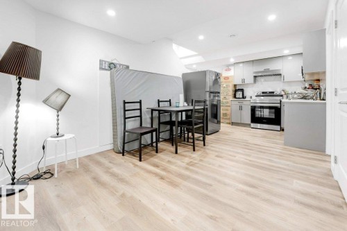 1322 16A Street, Edmonton, AB - Indoor