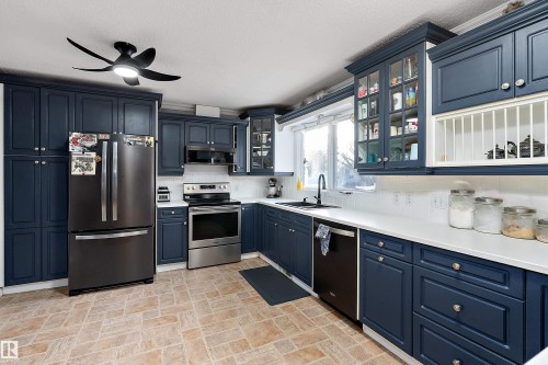 145 Plum Crescent, Wetaskiwin, AB - Indoor Photo Showing Kitchen
