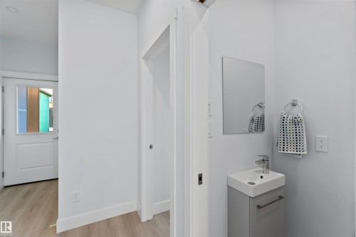 2740 Blatchford Road, Edmonton, AB - Indoor Photo Showing Other Room