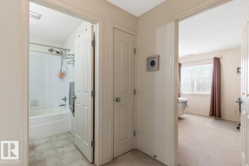 430 16311 95 Street, Edmonton, AB - Indoor Photo Showing Bathroom